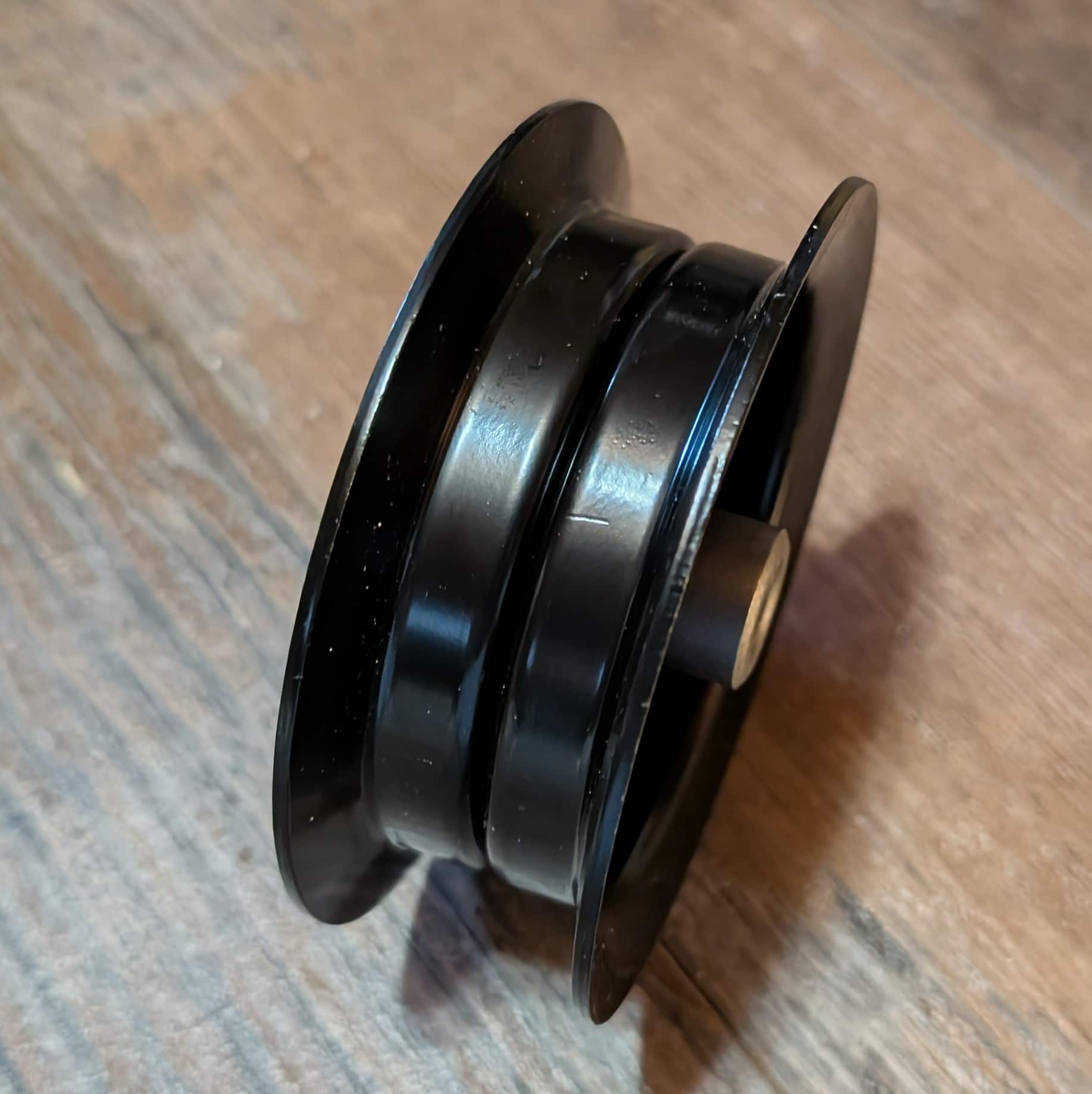 Side view of idler pulley 106-2175 as part of Toro deck kit.